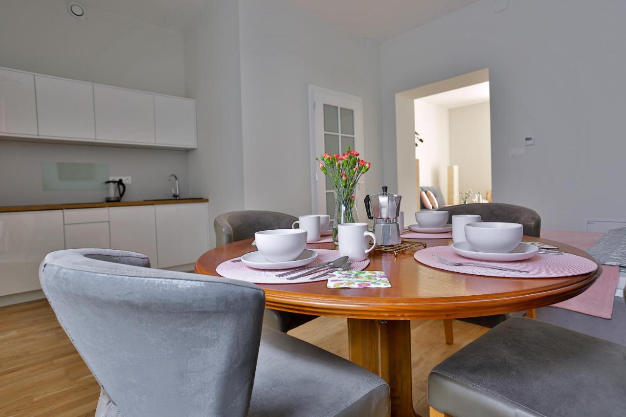 Art Palace Apartment *